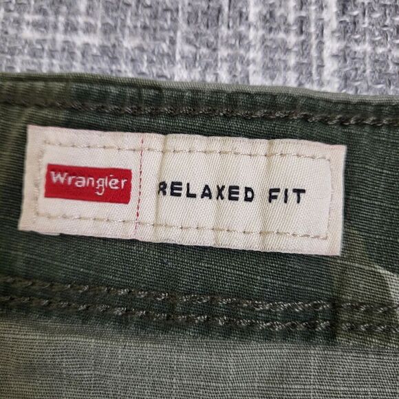NWT Wrangler Cargo Short Ripstop Tech Pocket Light Stretch Green Camo Men's 46 - Picture 5 of 9